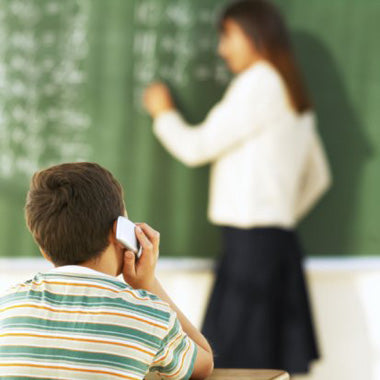 Cell Phones in the Classroom - The Benefits and Drawbacks